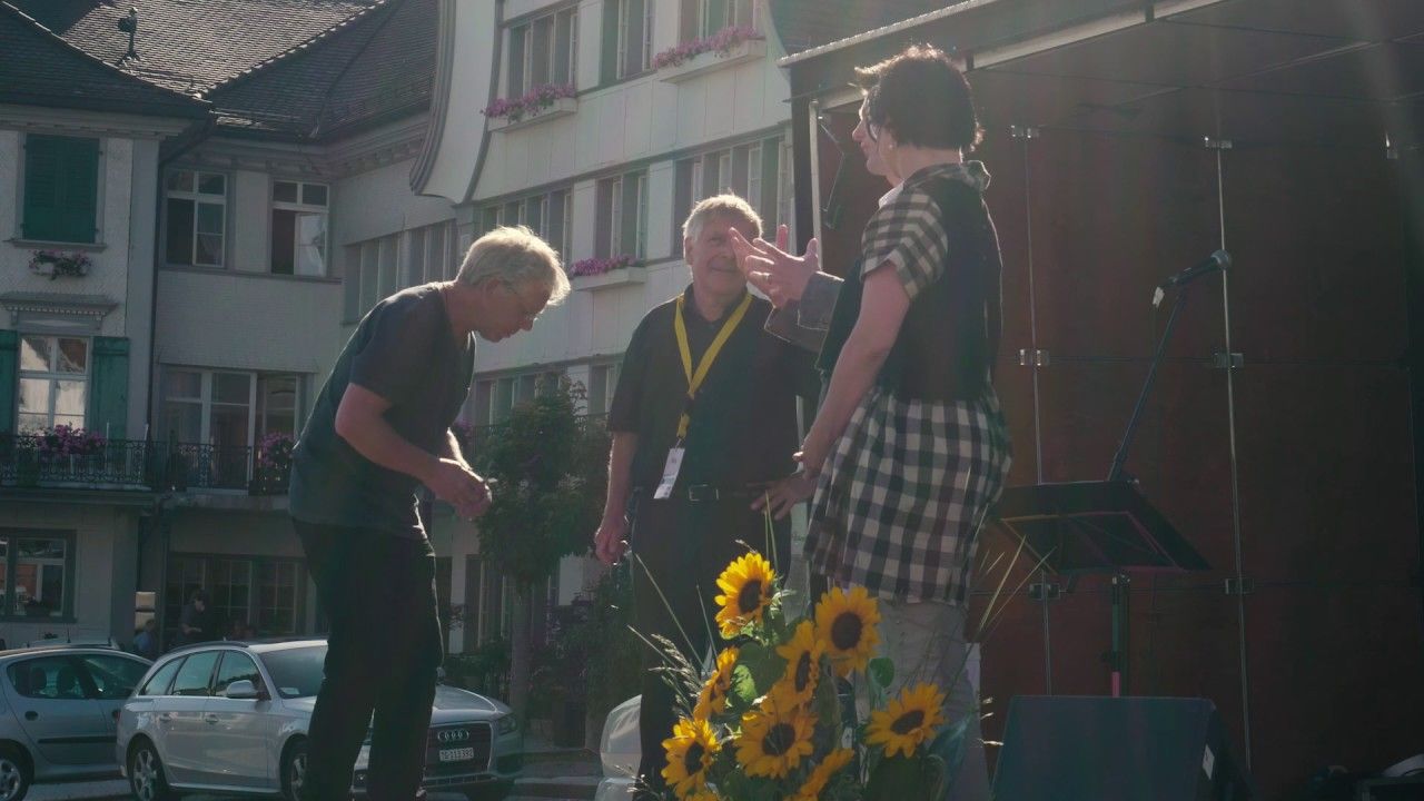 Vorschaubild: Openair-Moderation auf dem Dorfplatz in Gais