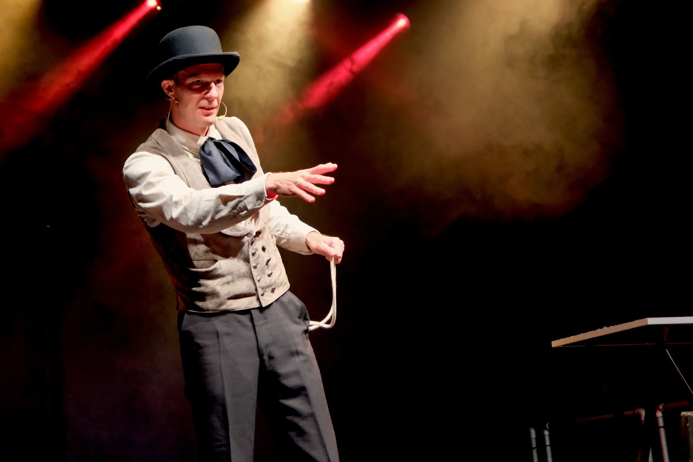 Bühnenshow mit Seiltrick